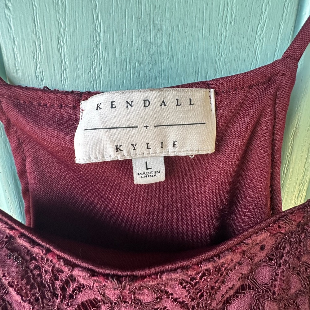 Maroon Lace Tank Top - Picture 2 of 3